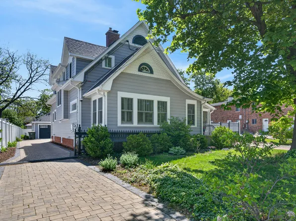 112 Douglas Ave, Libertyville, IL 60048