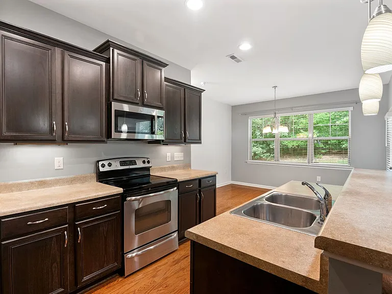 2708 Evanston Ave — Photo 11