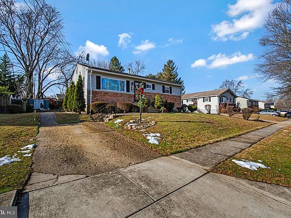 5th image of 1307 Woodlark Dr