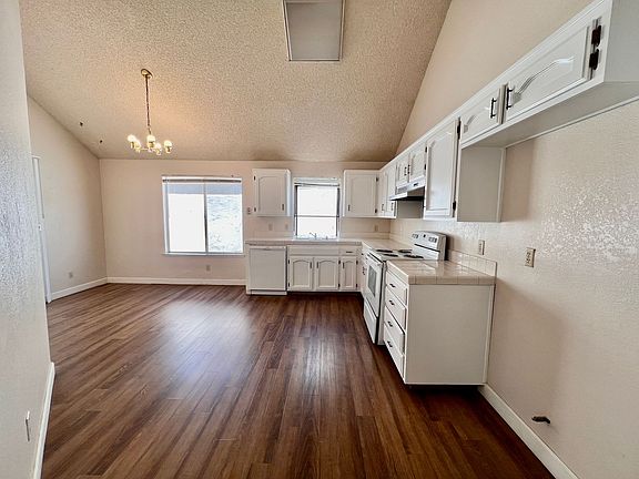 5th image of 2555 N Dewey Ave