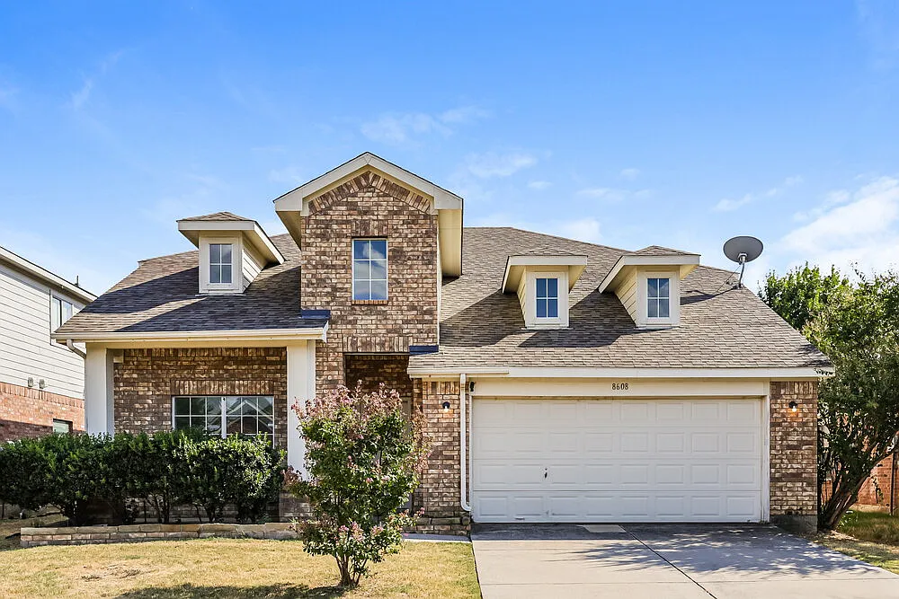 5 bed, 3.0 bath, 2967 sqft, $2,625 — Photo 1