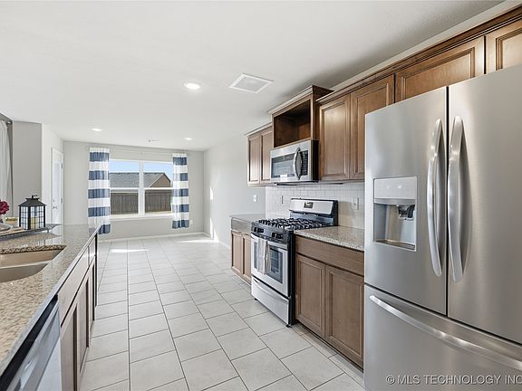 5th image of 3636 E 143rd Ct S
