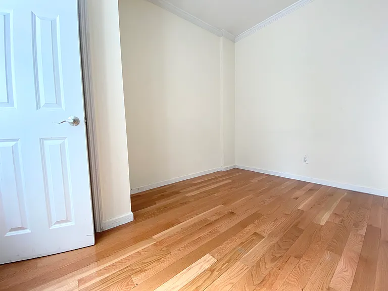 216 W 16th St #3B — Photo 8