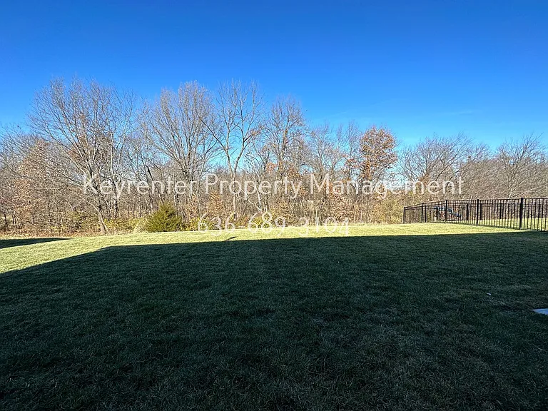 350 Hammerstone Dr — Photo 16