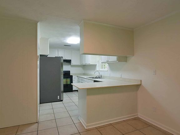 4th image of 308 Creekside Dr