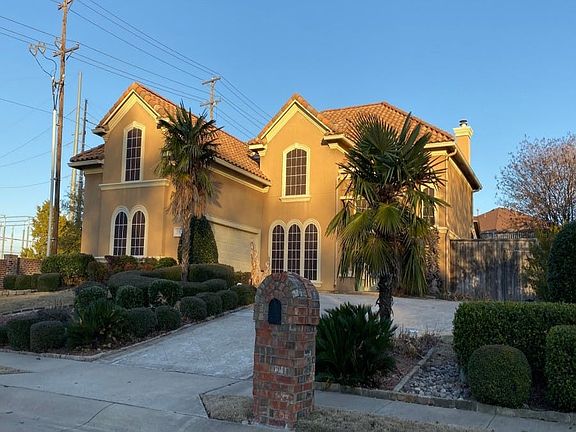 2nd image of 924 Jasper Ln