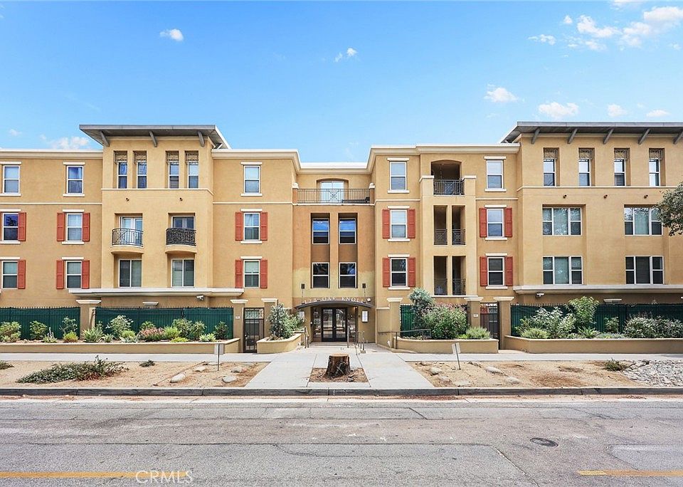1st image of 128 N Oak Knl Unit 206