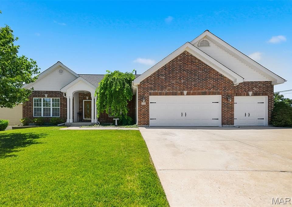 1st image of 202 Highland Meadows Dr