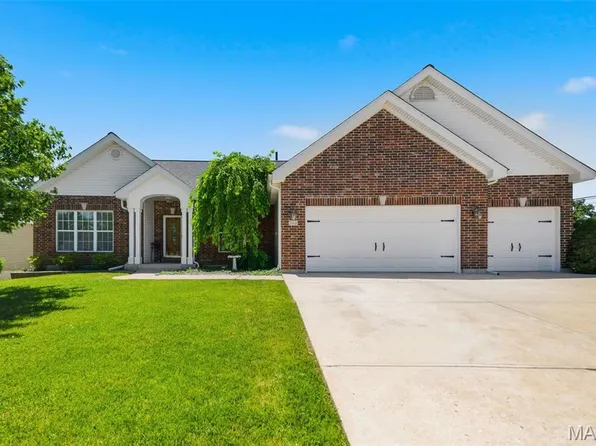 202 Highland Meadows Dr, Wentzville, MO 63385