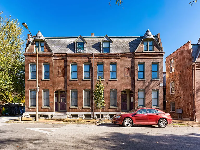 1918 Menard St #B — Photo 13