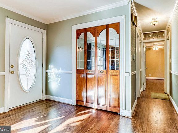 3rd image of 3817 Linda Ln