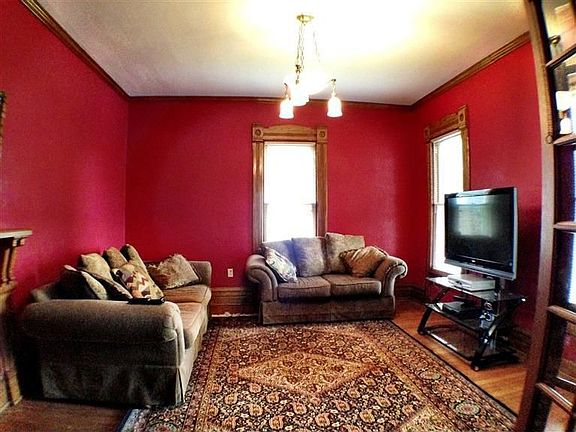 3rd image of 218 W Walnut St