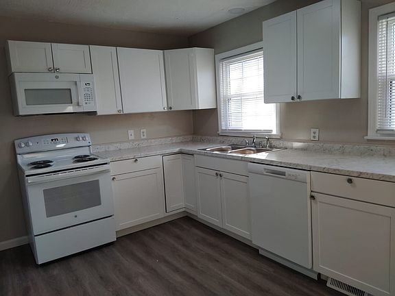 2nd image of 3879 Speedway Cir