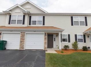 1617 W Chrysler Dr, Belvidere, IL 61008