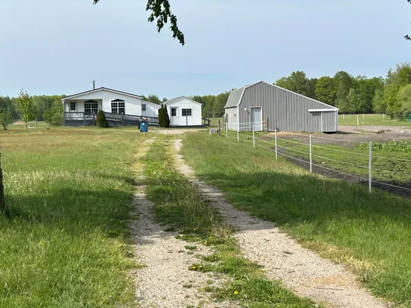 4249 W 80th St, Fremont, MI 49412