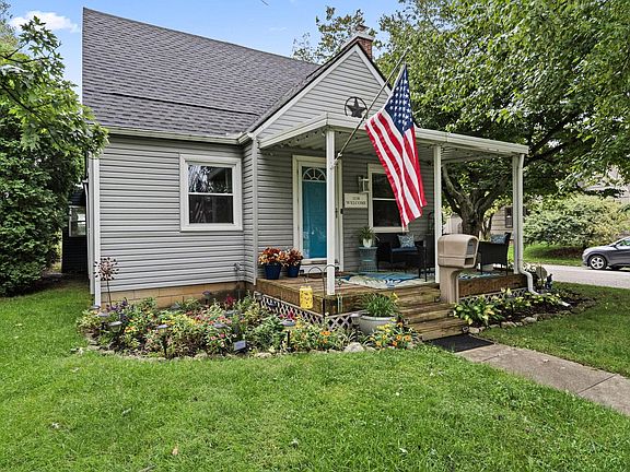 3rd image of 3138 Summit St