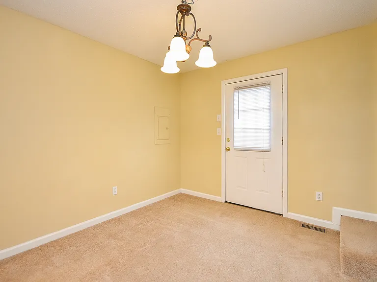 421 Viola St — Photo 7