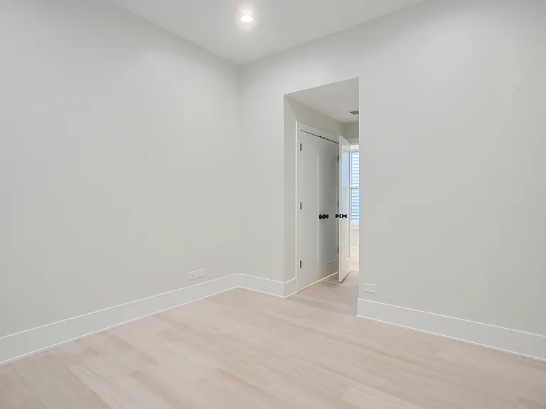 1830 W Cuyler Ave #2 — Photo 16