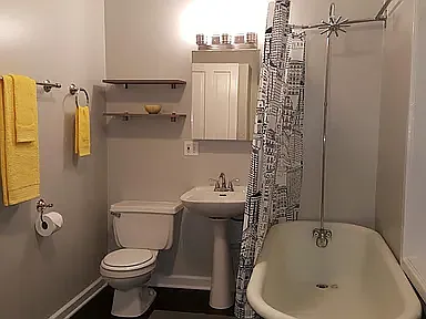 1649 W Superior St #1F — Photo 8
