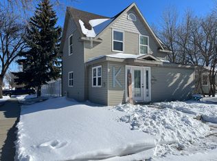 701 7th St NE, Devils Lake, ND 58301