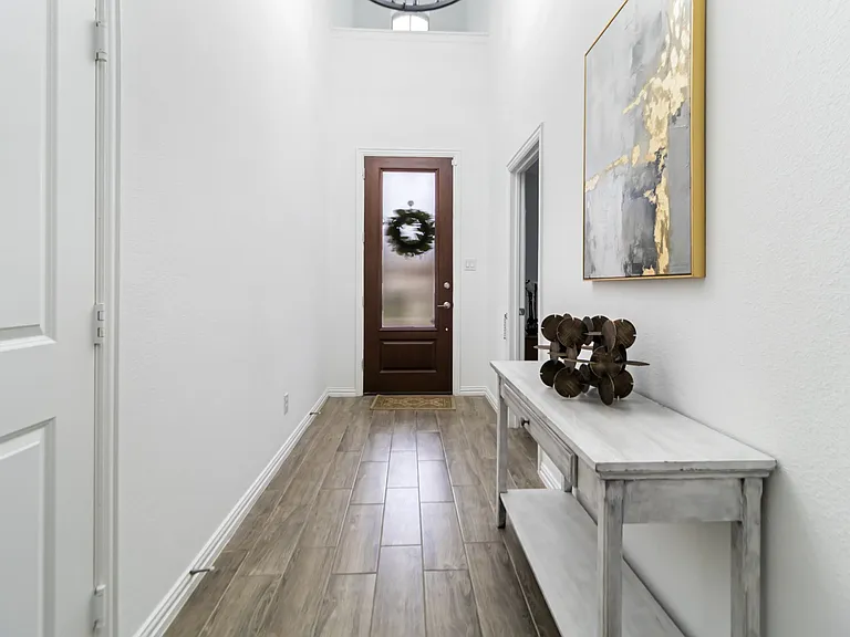1724 Eworth Dr — Photo 3