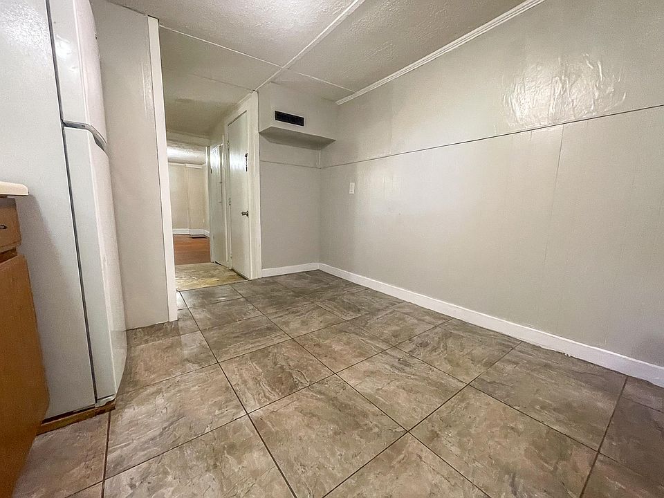 You can see the space for a table in here