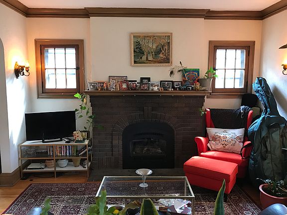 Gas fireplace, original lighting