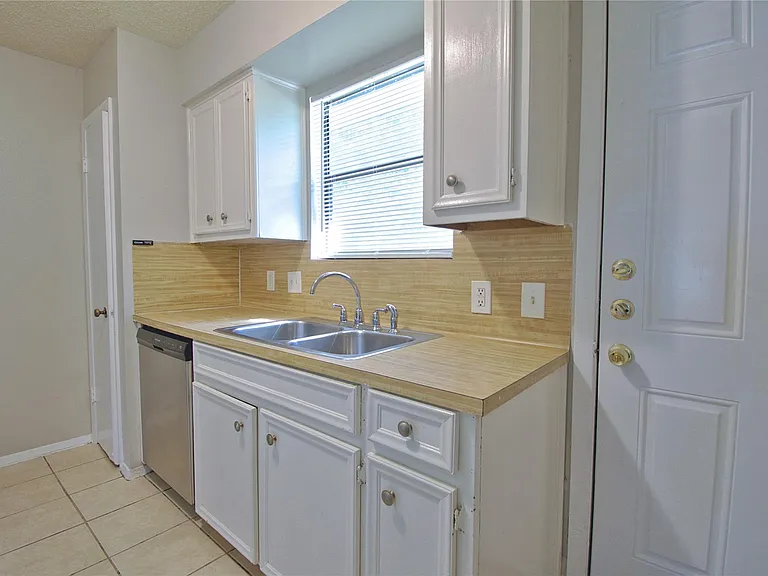 1707 Onion Creek Village Dr #A — Photo 6