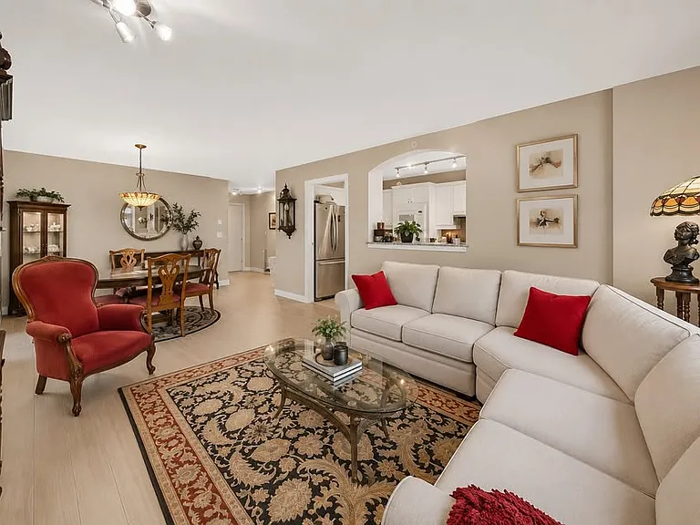 338 Taylor Way — Photo 2
