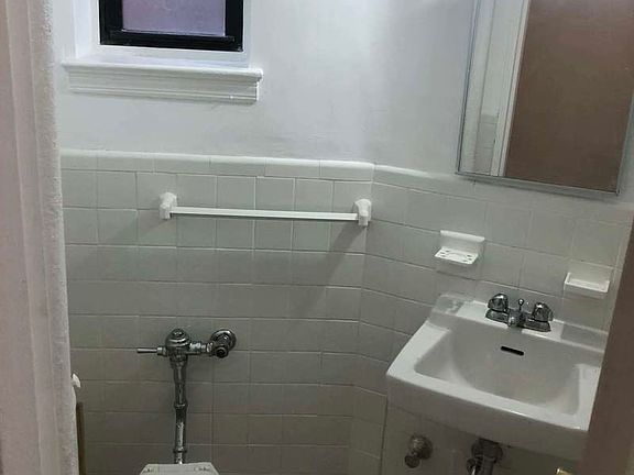 4th image of 416 E 83rd St APT 5C
