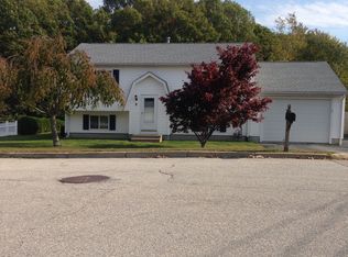 6 Drawbridge Dr, West Warwick, RI 02893