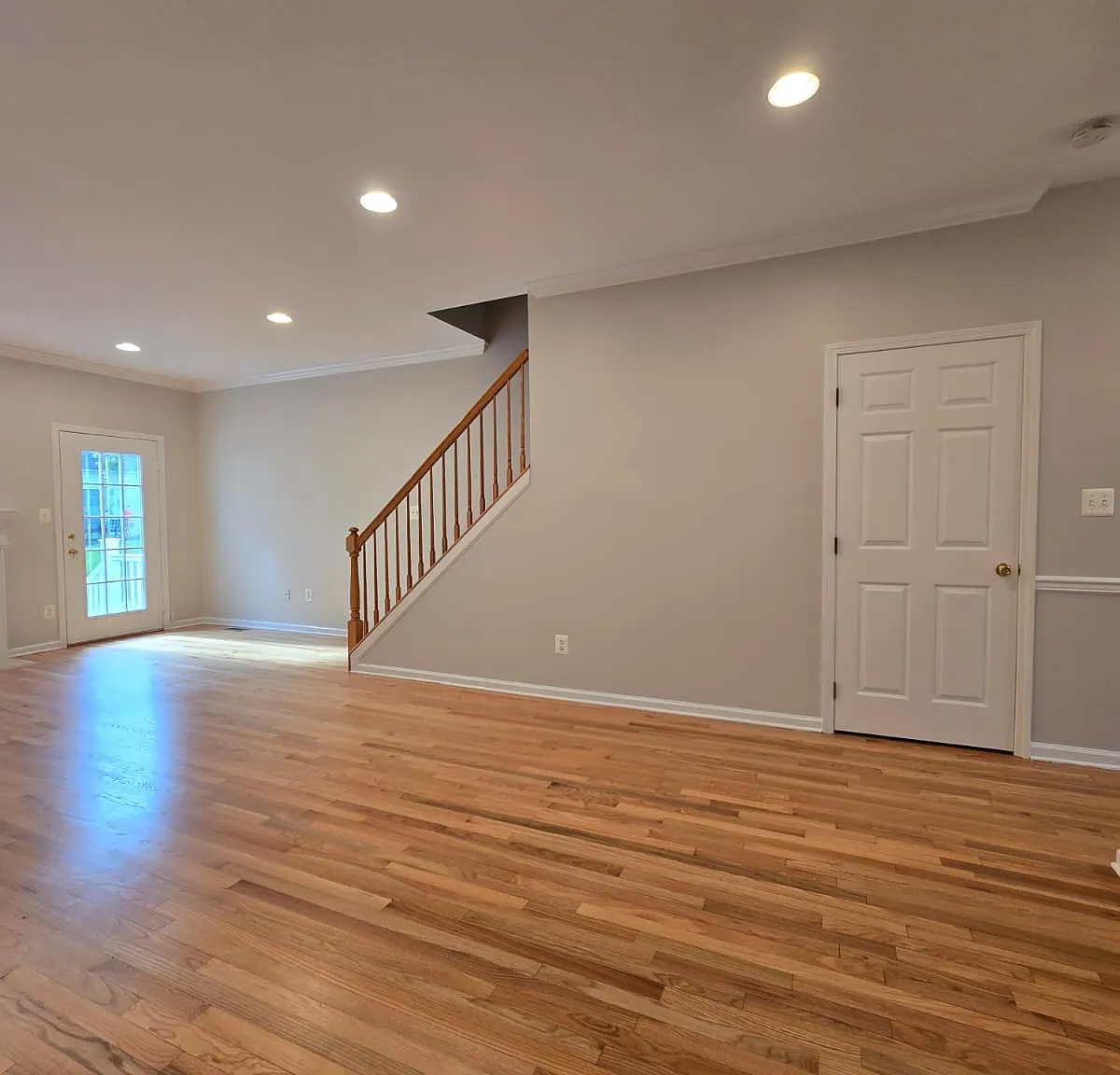 567 Coventry Dr — Photo 2