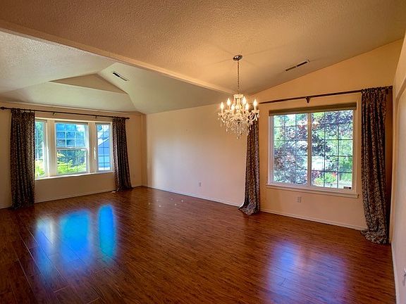 3rd image of 1405 NW Gregory Dr