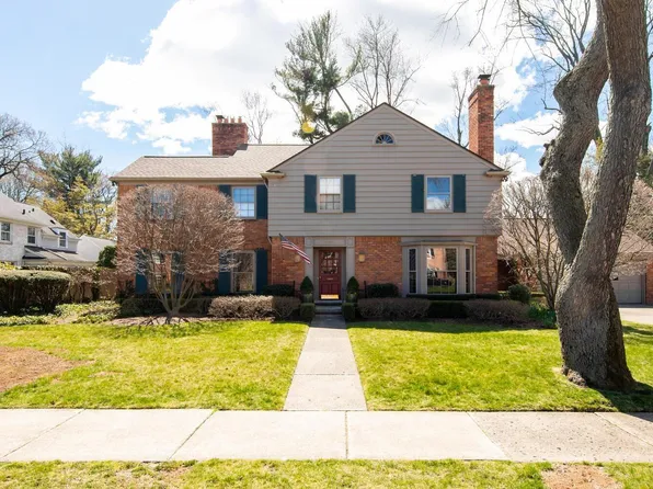 161 Vendome Rd, Grosse Pointe Farms, MI 48236