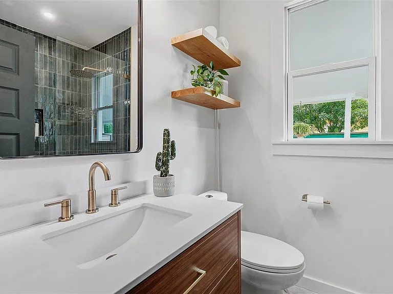 1122 Gunter St — Photo 9