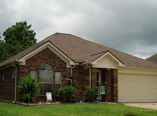 325 N Ranch House Rd, Angleton, TX 77515