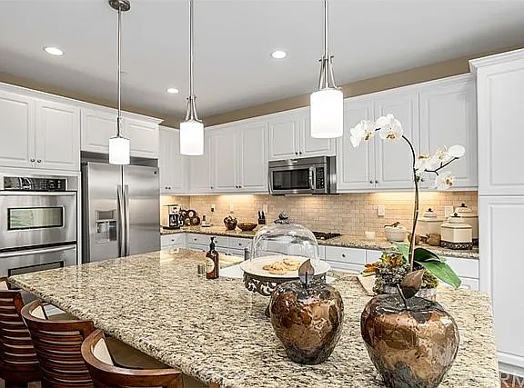 4th image of 2712 E Coalinga Dr