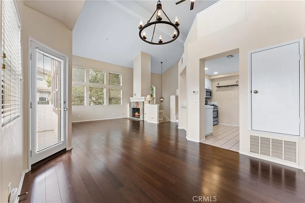 2 bed, 1110 sqft, $3,100 — Photo 4