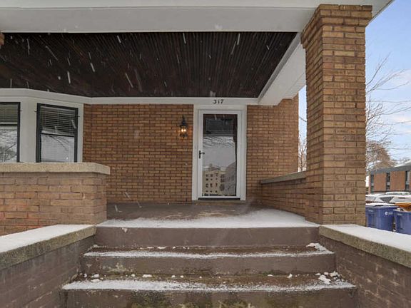 5th image of 317 Carlton Ave SE