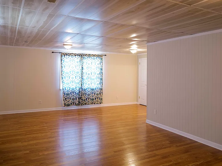 8693 Arbutus Dr — Photo 11