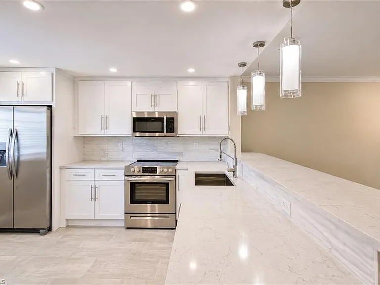 2360 Naples Trace Cir #6 — Photo 2