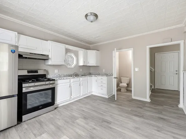 9 Owens Pl, Holyoke, MA 01040