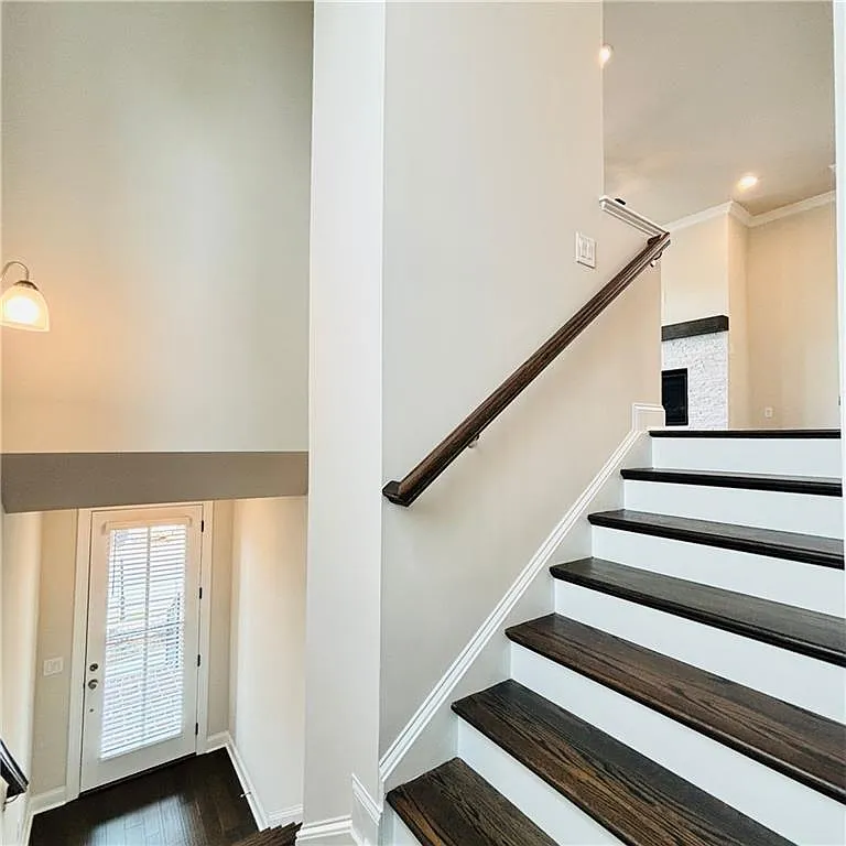 4 bed, 3.5 bath, 2552 sqft, $3,600 — Photo 4