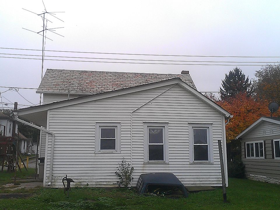 2nd image of 821 E Porter St