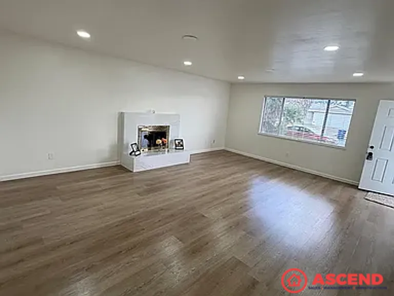 5409 Peppertree Ln — Photo 3