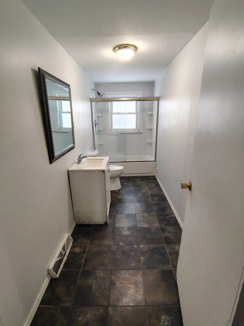 2703 Tremper — Photo 2