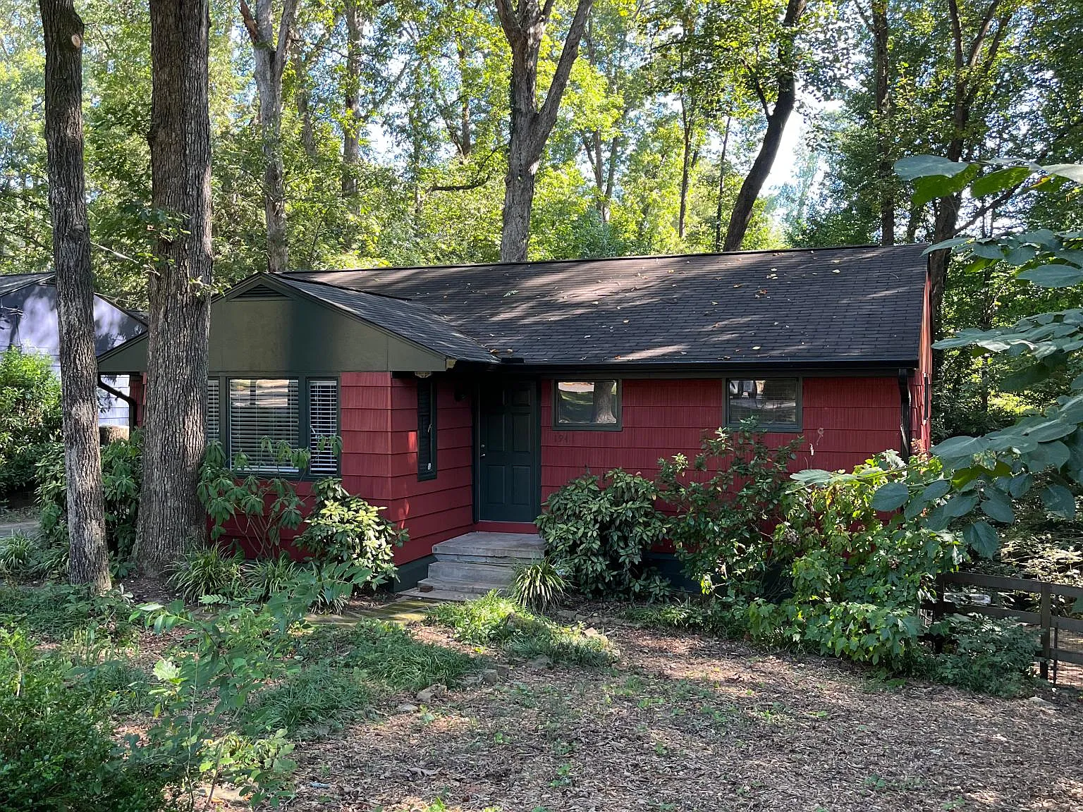 3 bed, 1100 sqft, $2,200 — Photo 3