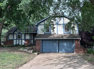 14204 S Cottonwood Dr, Olathe, KS 66062