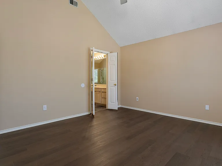 7605 Bryce Canyon Dr W — Photo 2