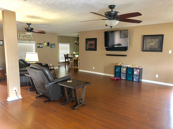 3rd image of 1111 Louise Dr
